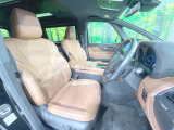 運転席シート廻りは使用感も少なく、良好な状態となっています。丁寧に使われていたことがよくわかりますね。