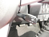 【クルーズコントロール】高速道路などでアクセル操作を補助し一定の速度を保つ機能です。長距離クルージングの疲労を和らげご家族での旅行も快適に楽しめます。