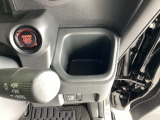 ドリンクボケット装備、小物入れにもなって便利です
