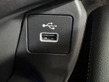 電子パーキングに加えてブレーキホールドシステムを装備しておりますので、信号待ちや踏み切り待ちでもブレーキを踏まずに停止できます!発進する際はアクセルを踏むだけですので渋滞時などはかなり楽ですね!