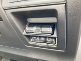 純正ETCも装着されています☆ETCをご利用の場合は再セットアップ費用￥3,300-が別途必要となります。車載器は運転席右下に設置なのでカードの出し入れも簡単です☆