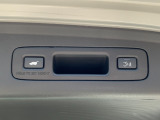 ZR-Vの荷室は広々としており十分なスペースがあります。トランクは電動で開きますので余計な力は使いません。開く範囲の調整も出来るので開きすぎてぶつける心配はございません!