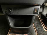 運転席には冬場にうれしいシートヒーター付♪