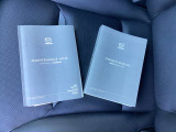 新車保証書、車両取扱説明書です。