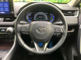 【純正革巻きステアリング】上質な革を使用することで、手にしっかり馴染みとても運転しやすいハンドルです♪