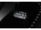 レーダークルーズコントロール(全車速追従機能付き)ミリ波レーダーと前方カメラで先行車を認識し、設定した車間距離を保ちながら追従走行を支援します。