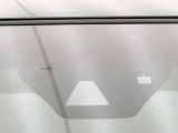 【プリクラッシュセーフティ】前方の車両等を検知し、衝突しそうな時は警報で注意を促し、ブレーキを踏む力をサポート。ブレーキを踏めなかった場合は衝突被害軽減ブレーキが作動、衝突回避をサポートします。