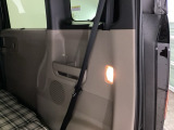 収納スペースが多く、日常の荷物や買い物にも対応。使い勝手の良い設計で、軽自動車とは思えない収納力を発揮します。【N-BOXジョイ】