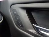 運転席メモリー機能付きシートになります。2人分まで登録ができます。