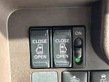 【両側パワースライドドア】スマートキーや運転席のスイッチで後席両側スライドドアの開閉が可能♪電動だから力を入れてドアを開ける必要が無く、小さなお子様でも簡単に開け閉めでき快適です♪