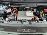 ボンネット内は電気自動車を走行させるためのパワートレインがあります。もちろんきれいにクリーニング済です