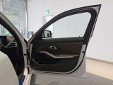 BMWプレミアムセレクション前橋では、高年式低走行モデルからMモデル、年式が経ちなかなかディーラーでは見かけないモデルまで幅広いラインナップで認定中古車を取り扱っております。品質に自信があります。