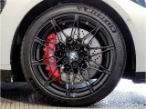 【BMWアロイホイル】軽量かつ強度に拘ったアロイホイル。走行性能ポテンシャルを引き出す設計。車の足元を引き締めてくれる大きなポイントはアロイホイルです。