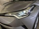 LEDヘッドライトです。デザイン性がよくとても明るいので、夜間の走行や悪天候でも安心です。しかも長寿命!