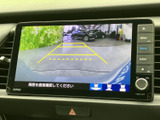 駐車時の後方視界を確保し、安全な後退をサポート。狭い場所での運転も安心です。