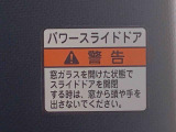 全ての車両に除菌・消臭システム「ワンダークリーン」を施行済みです。シートの表面はもちろん、後ろの席や足元も徹底的に除菌しております。