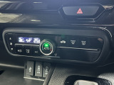 今では当たり前AUTOエアコン搭載です。