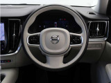 前方車を自動追従するアダプティブクルーズのほか、ステアリング操舵も行う進化型クルーズ『パイロットアシスト』を搭載。車体を車線内へと適正に維持しつつ先行車を忠実に追従します。