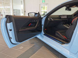 BMWプレミアムセレクション前橋では、高年式低走行モデルからMモデル、年式が経ちなかなかディーラーでは見かけないモデルまで幅広いラインナップで認定中古車を取り扱っております。品質に自信があります。
