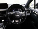 各操作スイッチなどもハンドルから手を放すことなく操作可能で安全運転に支援いたします!