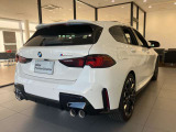 どっしりとしたバンパー下部のデザインはBMWの高級感を際立たせると共にスポーティーさを演出しております。