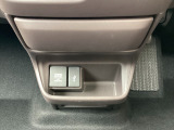 センターコンソール下部にはDC12Vアクセサリーソケット、USBジャックがあります☆