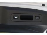 ☆電動リアゲート☆荷物で両手が塞がっていてもワンタッチボタンでリアテールゲートを自動で開閉できます。