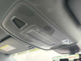 ルームライト 静電タッチ式を採用することにより、走行時に目線を変えることなくルームランプを点けることができます。
