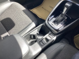 運転席と助手席の間にドリンクホルダーがあるのでのみもののおきばにこまることはすくなくなりますね!