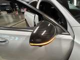 納車前整備は、メルセデスベンツ国際認定メカニックによる最新の検査ライン等の施設が充実した当社工場で入念に行います。メルセデス・ベンツの定める厳しい基準をクリアしたお車のみをご案内させて頂きます。