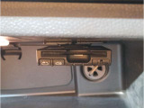 ETC車載器はグローブBOXに収められています。