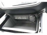 スマートフォンなどの充電に便利なUSB出力電源(Type-A 1ヶ、Type-C 1ヶ)を装備しています。