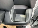 便利な紙パック対応のドリンクホルダーが付いてます。