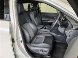 運転席は8WAYパワーシート!ベストなドライビングポジションに調整出来ます!電動ランバーサポート付!腰の負担軽減に役立ちます!