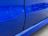 運転席側スライドドアに凹みがあります。