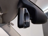 MINIではルームミラーの裏側にETCの車載器が内蔵されており、別途で車載器の購入必要なしで非常にスマート。皆様が驚かれるポイントのでもあります