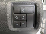 アイドリングストップ機能がついているので、停車時にエンジンを止めて燃料消費を抑えます。環境にもお財布に優しいですね♪