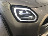 モデルが変わっても一目でMINIと分かるアイコンはそのままに、その時代に合わせた最新の技術、安全装備を搭載させております。