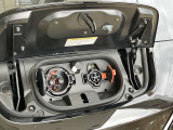 ◆充電時は、普通充電ポートと充電コネクターのロックが可能です!車内の充電コネクターロックスイッチで、「充電中のみロック」「常時ロック」「常時アンロック」を選択できます!