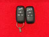 キーフリーシステム 電子カードキーを携帯していれば、ドアハンドルやバックドアのスイッチを押すだけでドアの施錠と解錠が行えます!鍵を出す手間なく開閉ラクラク♪♪