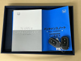 メンテナンスノート【点検整備記録簿・保証書】、取説も揃ってます。スマートキーはバッグなどにしまったままボタン操作でエンジンの始動・停止ができて大変便利です