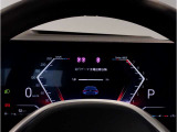 【メーターパネル】最も重要なスピード・メーターとタコ・メーターとを共に同じ位置に最大限の大きさで配置。ドライビング中のドライバーの視線を可能な限り逸らす事無く安心安全なドライビングをしてもらう拘りです