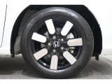 純正のアルミホイールが足元を飾ります!タイヤサイズは185/65R15 になります。