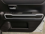 ドア内装とパワーウィンドウスイッチ
