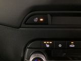 運転席、助手席には3段階で温度調節が可能なシートヒーターを装備しております。ステアリングヒーターはハンドルをじんわりと温めます♪寒い朝でも快適に運転できますよ♪