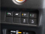 ◆パーキングセンサーシステム◆車庫入れの時などに近くに障害物がある場合、障害物までの距離を音で知らせてくれます。