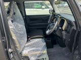 広く快適な運転席です。長距離運転も楽々ですよ!