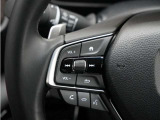 ハンドルにオーディオ操作用スイッチを備え、手を放さずに操作可能。安全性と利便性を両立しています。