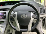 握りやすいステアリングで、快適なドライビングポジションを実現。操作も容易で、運転をサポートします。