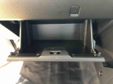 よく使うものが手を伸ばせばすぐ届く、機能面で充実した収納。